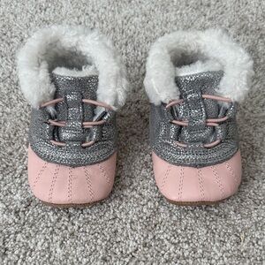 Cozy Gray and Pink Robeez baby Shoes